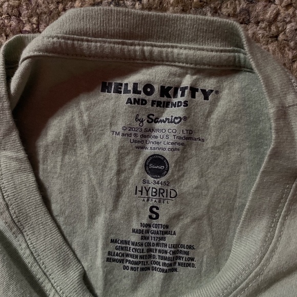 Small crop-cut tee shirt - Picture 2 of 4